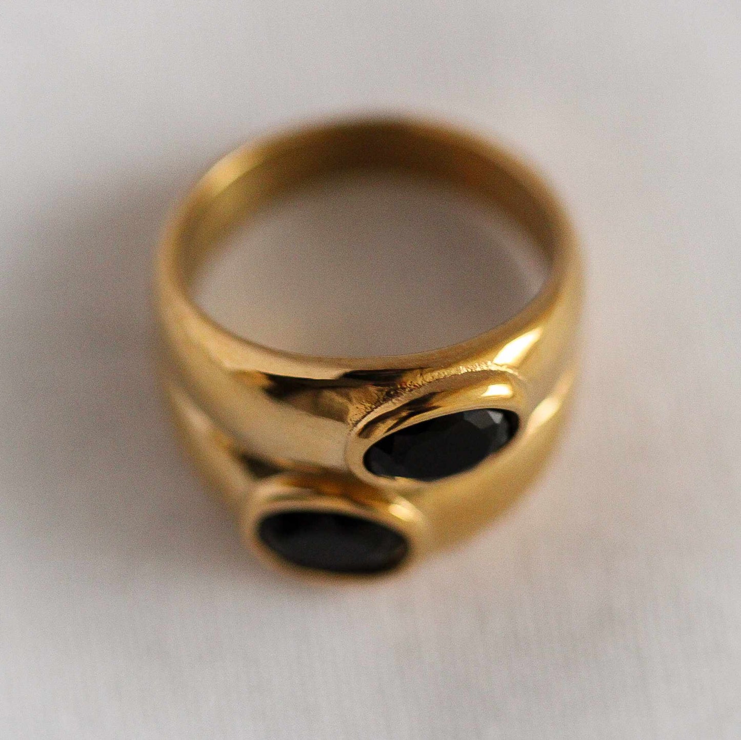 Sora Ring, vergoldeter Edelstahl.
