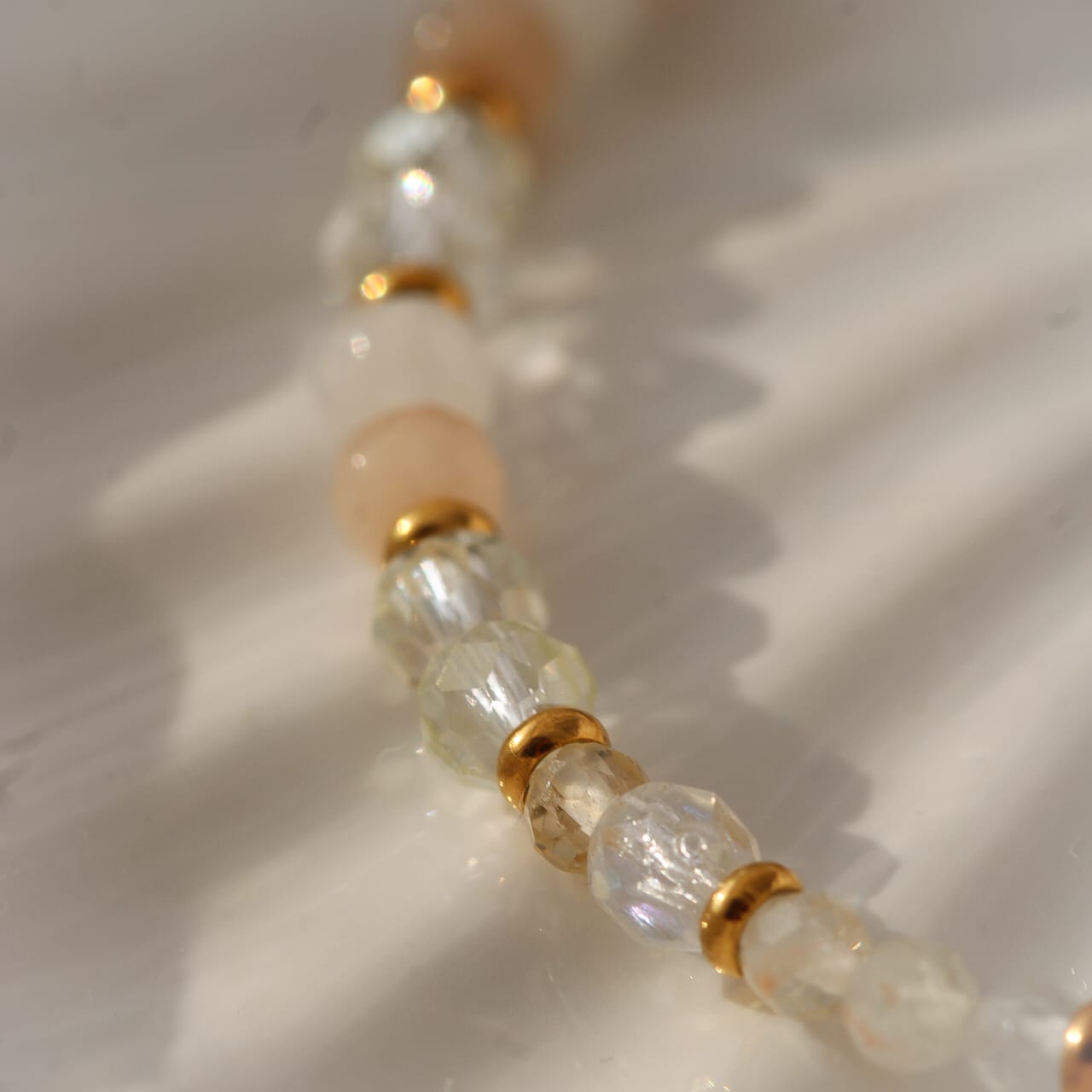 Amanda Armband, Edelsteine