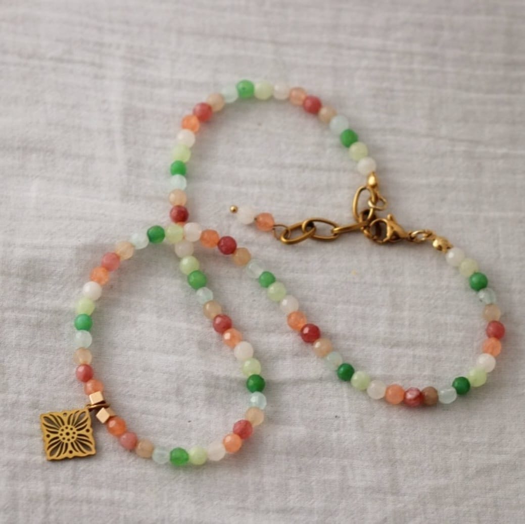 Lilo Vergoldete Halskette mit Jade Steinen und Anhänger