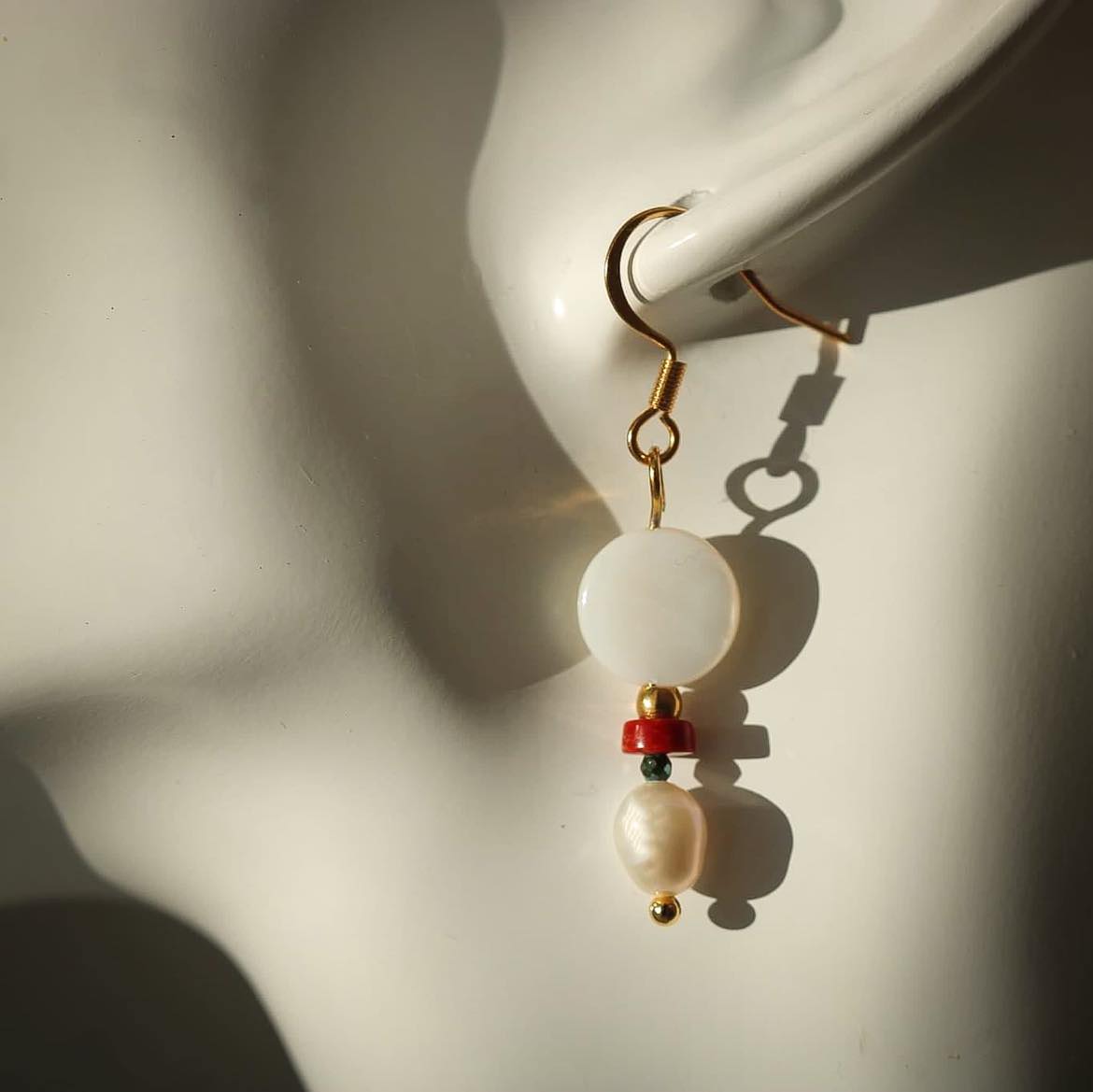 Nalora Vergoldete Ohrringe mit Süßwasserperlen