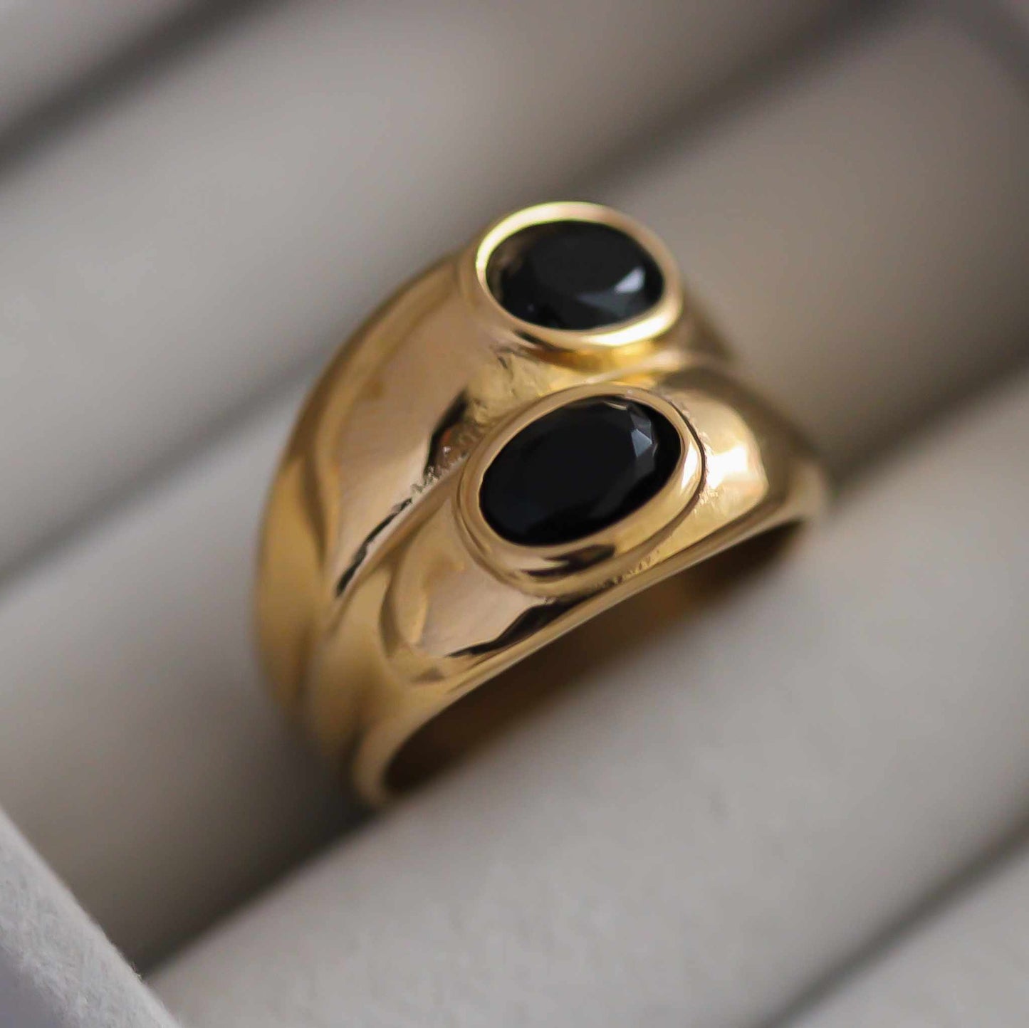 Sora Ring, vergoldeter Edelstahl.