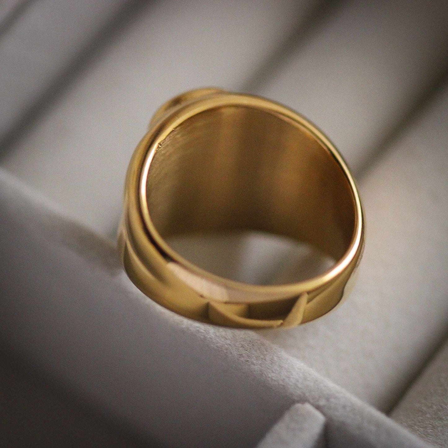 Sora Ring, vergoldeter Edelstahl.