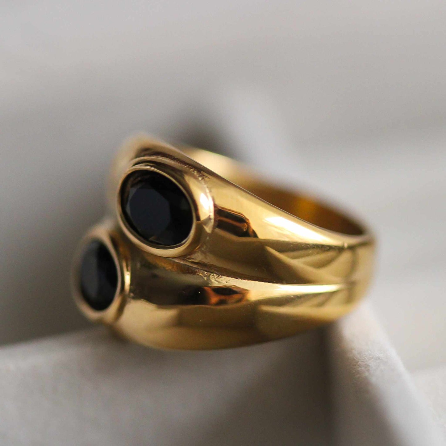 Sora Ring, vergoldeter Edelstahl.