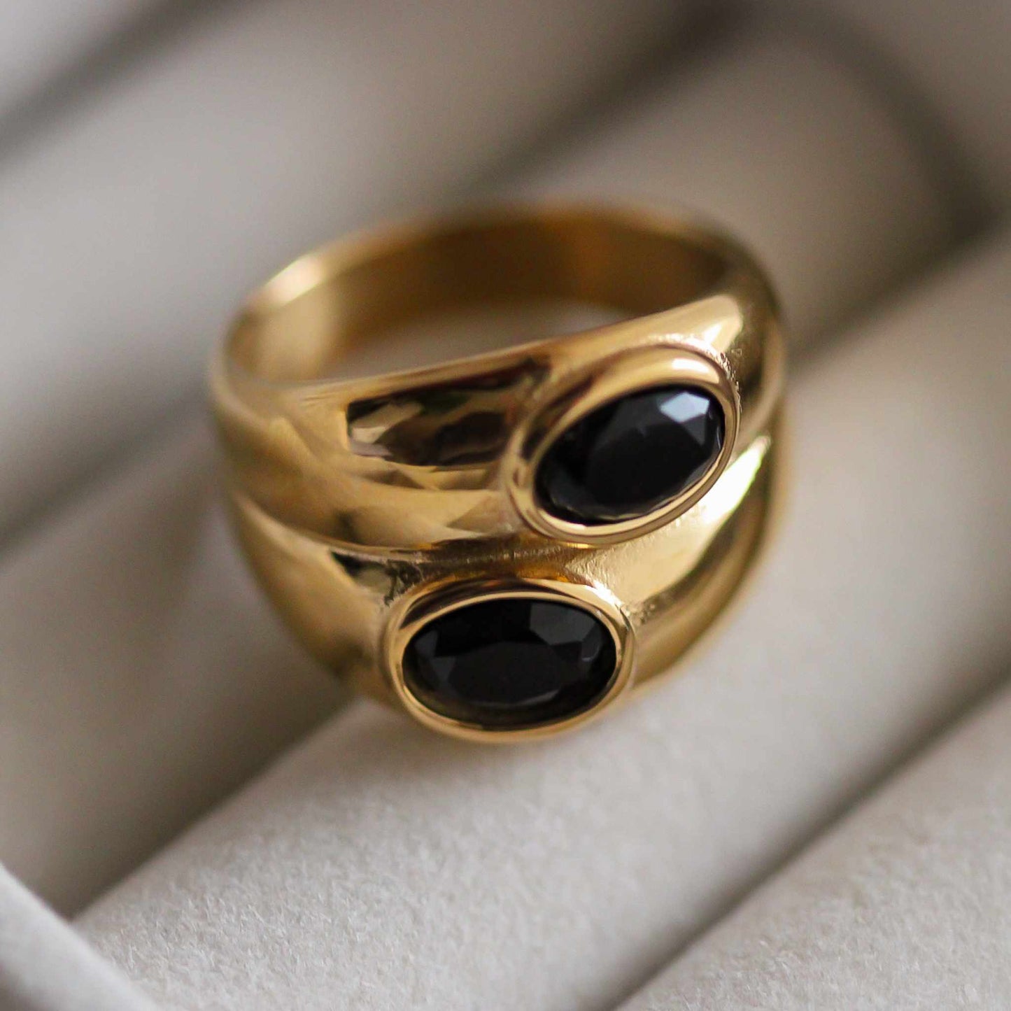 Sora Ring, vergoldeter Edelstahl.
