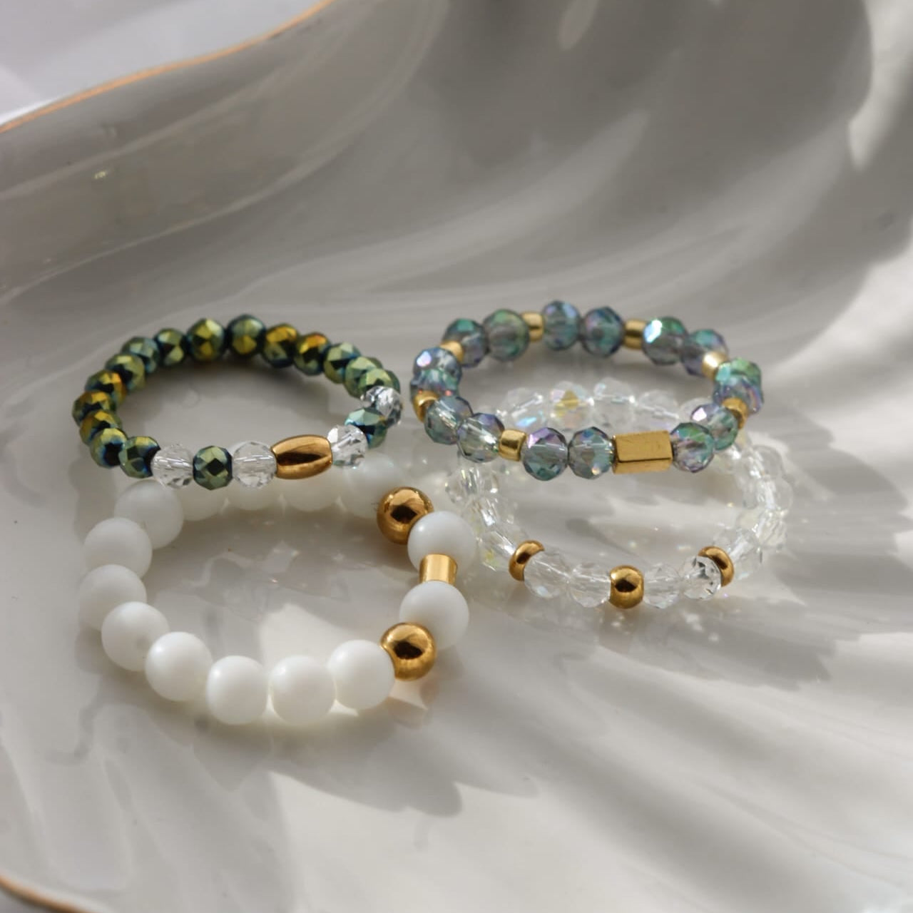 Gina Ring, Achat