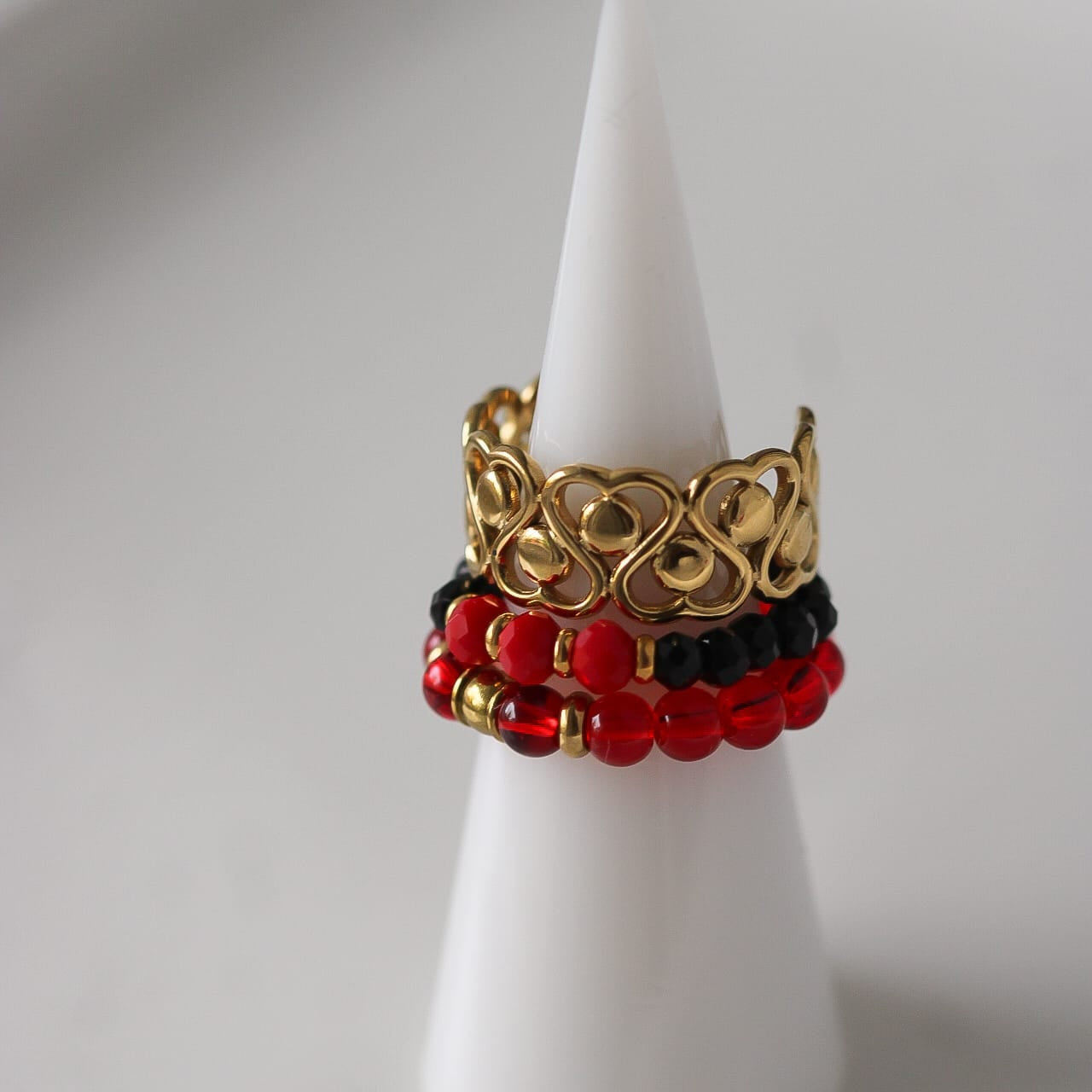 Amore Ring, Glasperlen