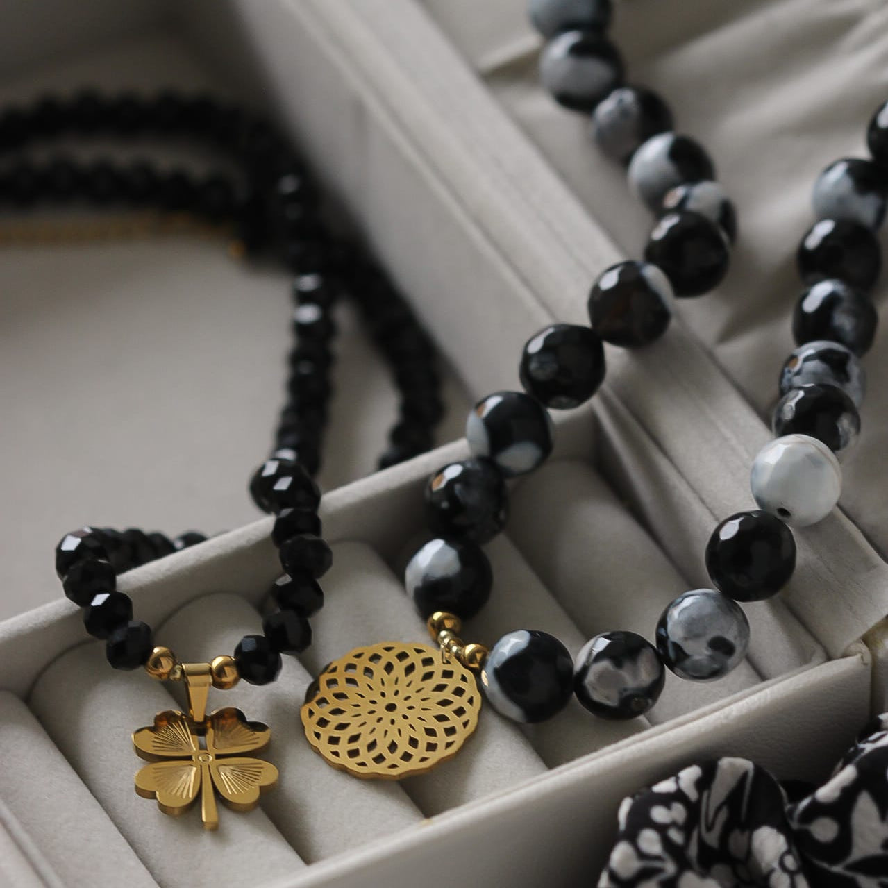 Yen Halskette, Zebra-Jaspis