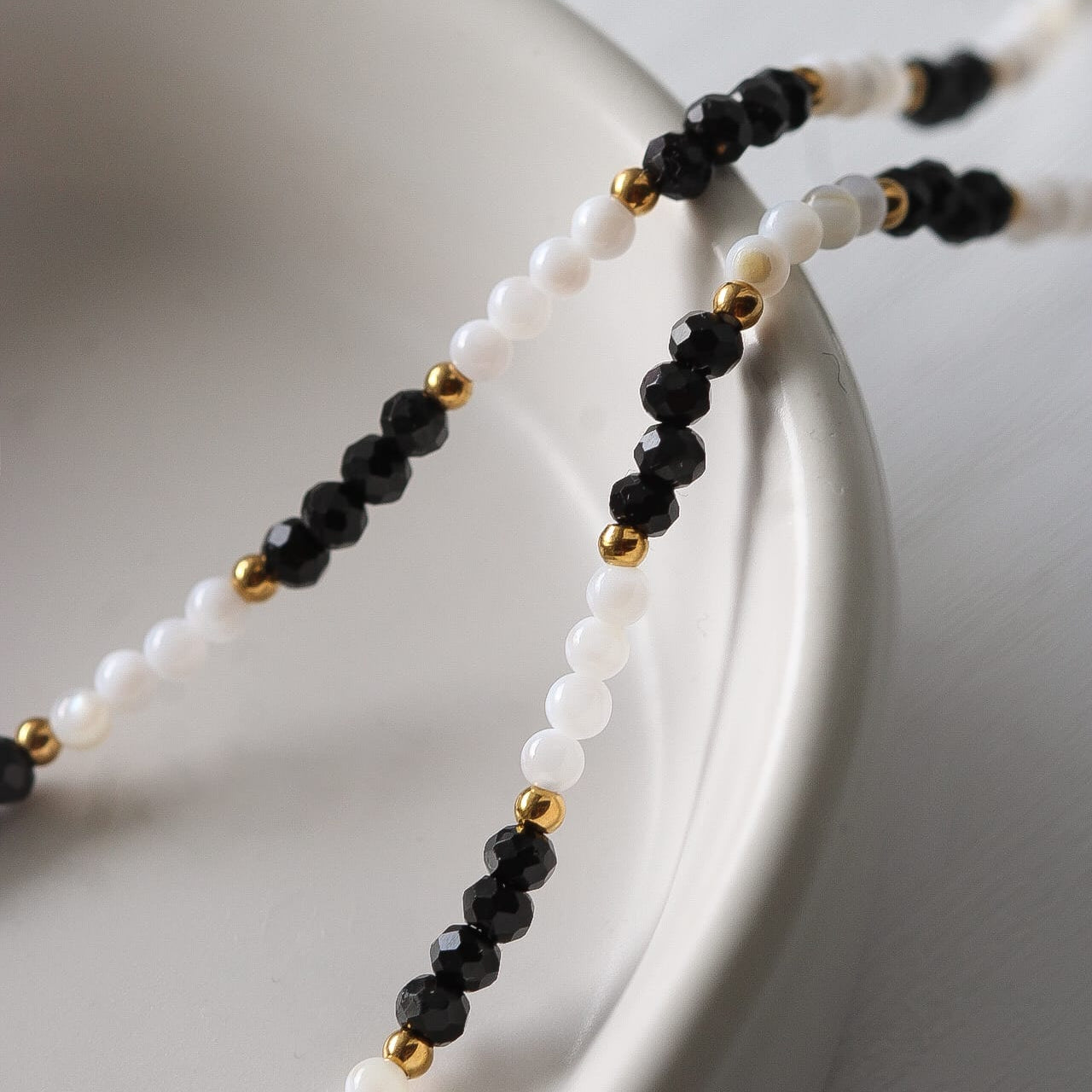 Astrid Halskette, Perlmutt