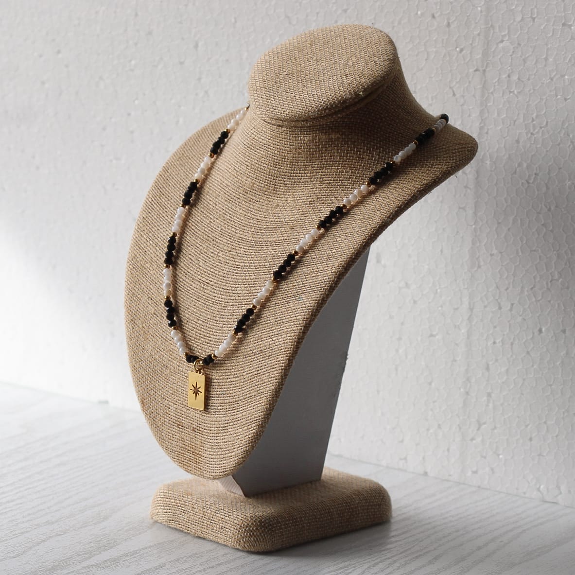 Astrid Halskette, Perlmutt