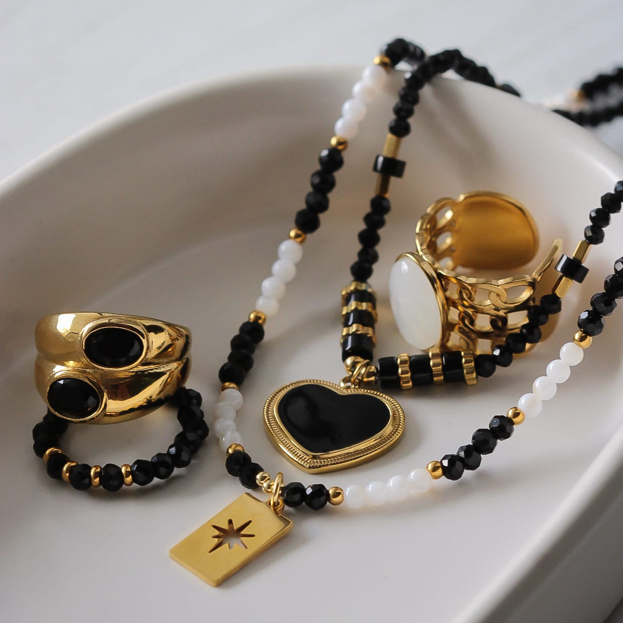 Astrid Halskette, Perlmutt