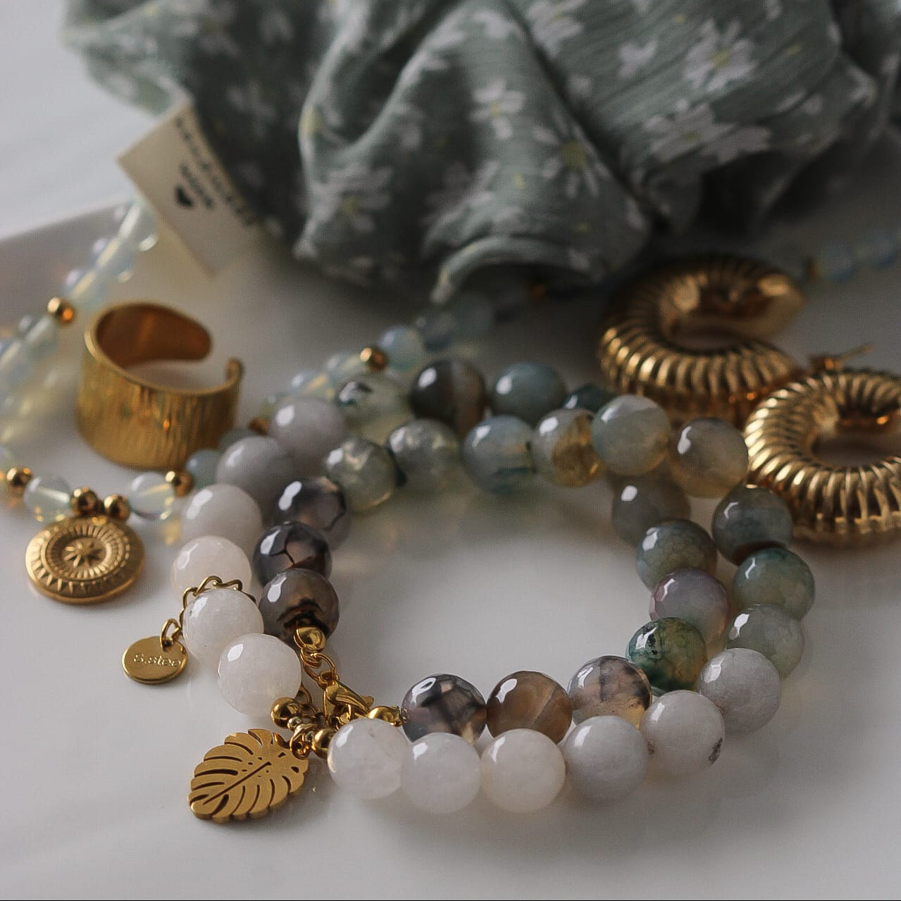 Zena Halskette, Edelsteine