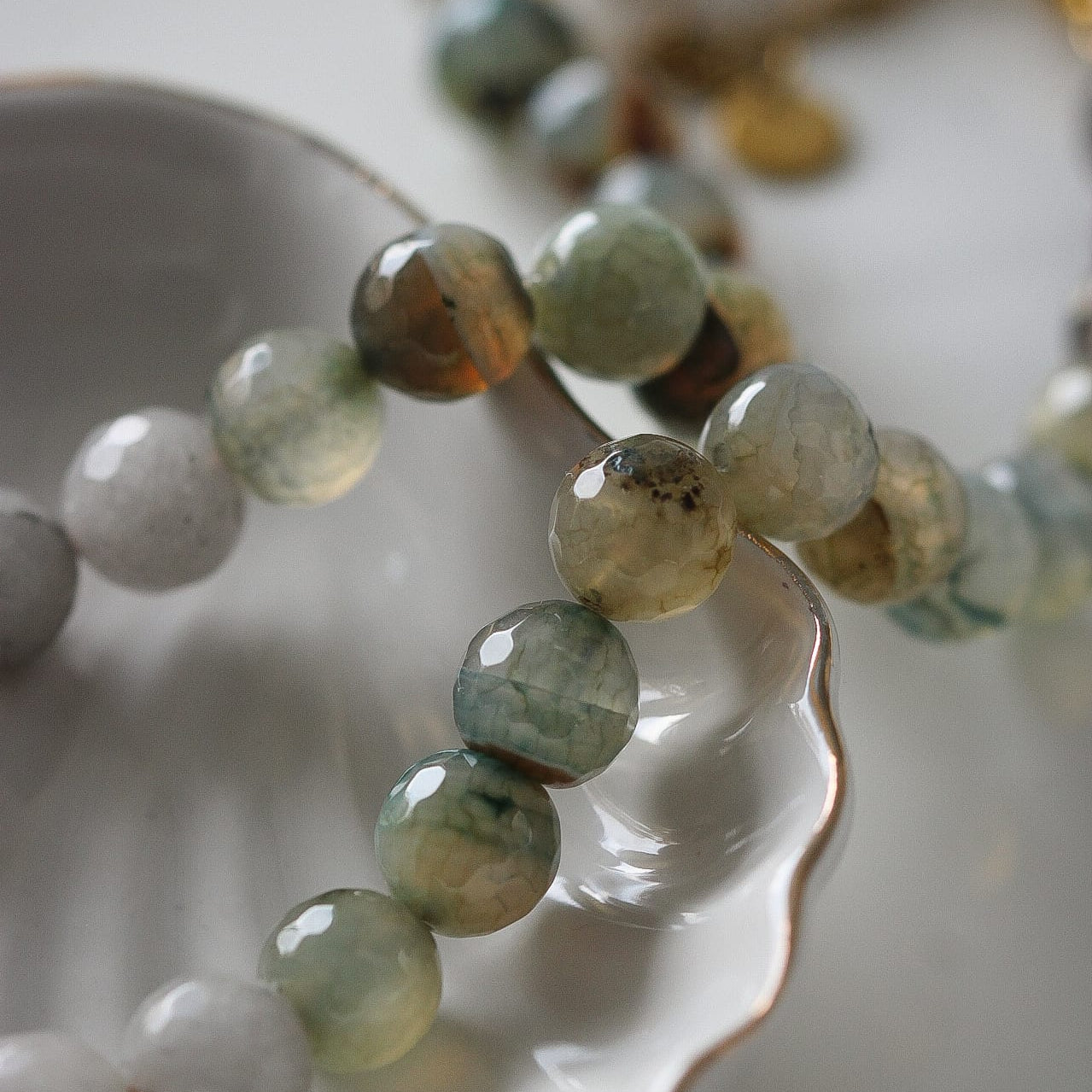 Zena Halskette, Edelsteine