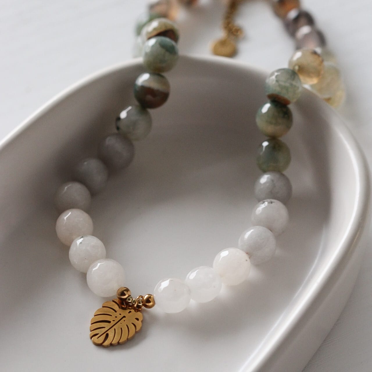 Zena Halskette, Edelsteine