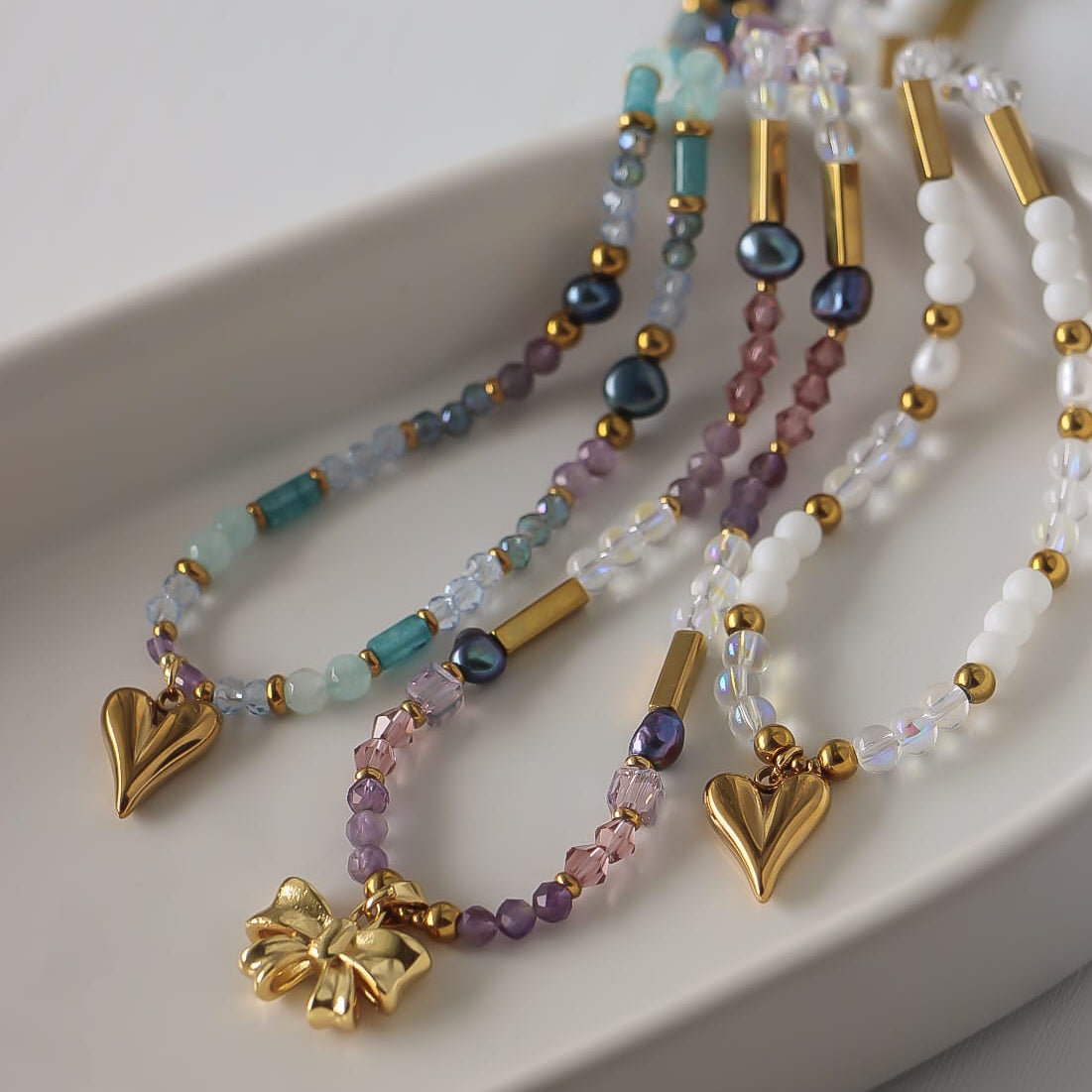 Megan Halskette, Achat