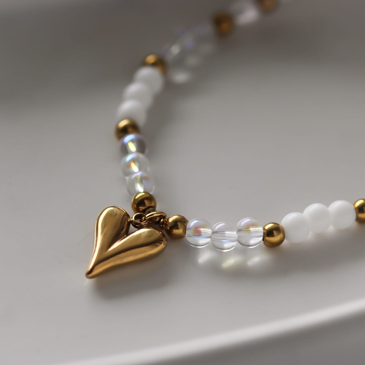 Megan Halskette, Achat