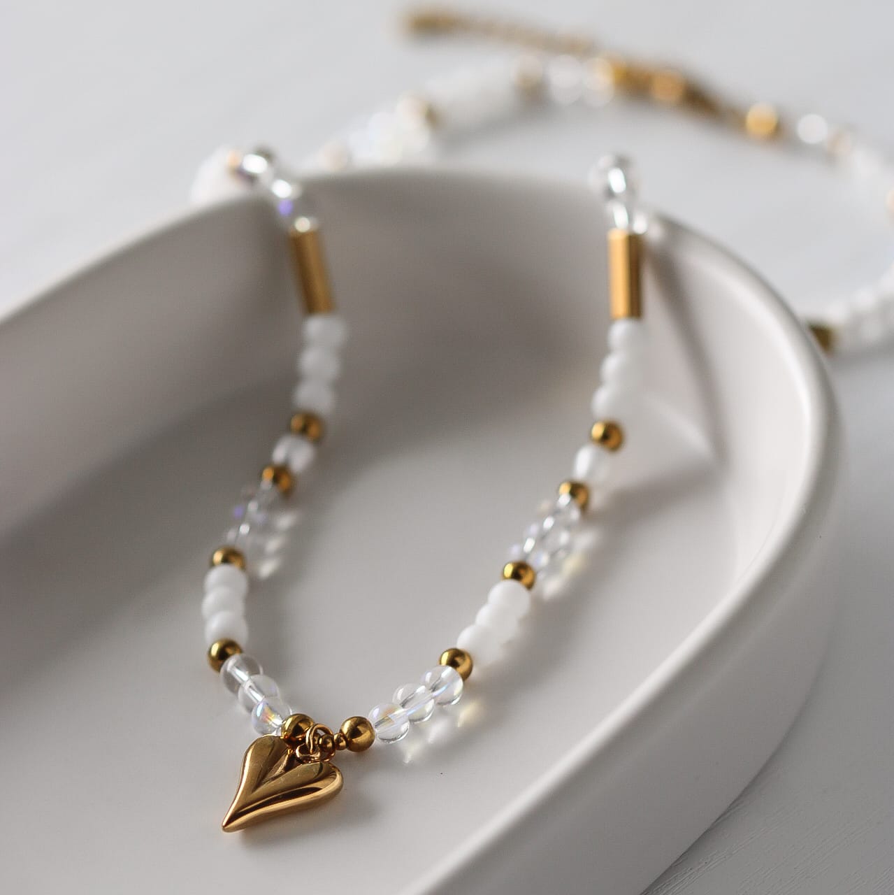 Megan Halskette, Achat