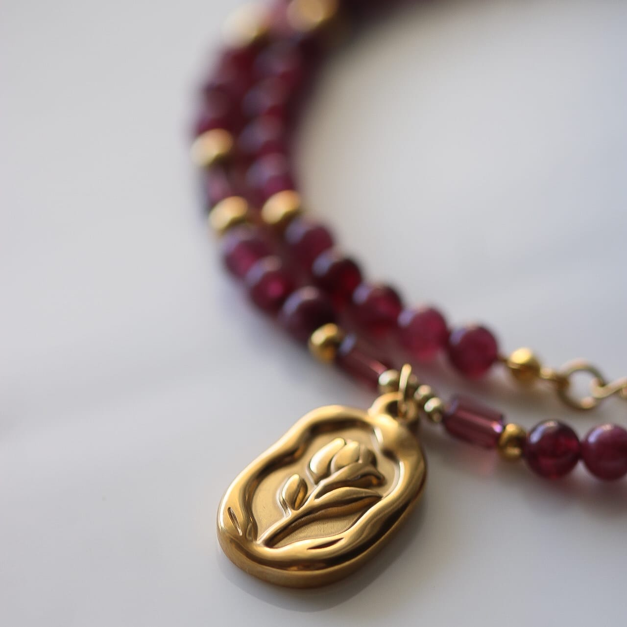 Rosalia Halskette, Granat