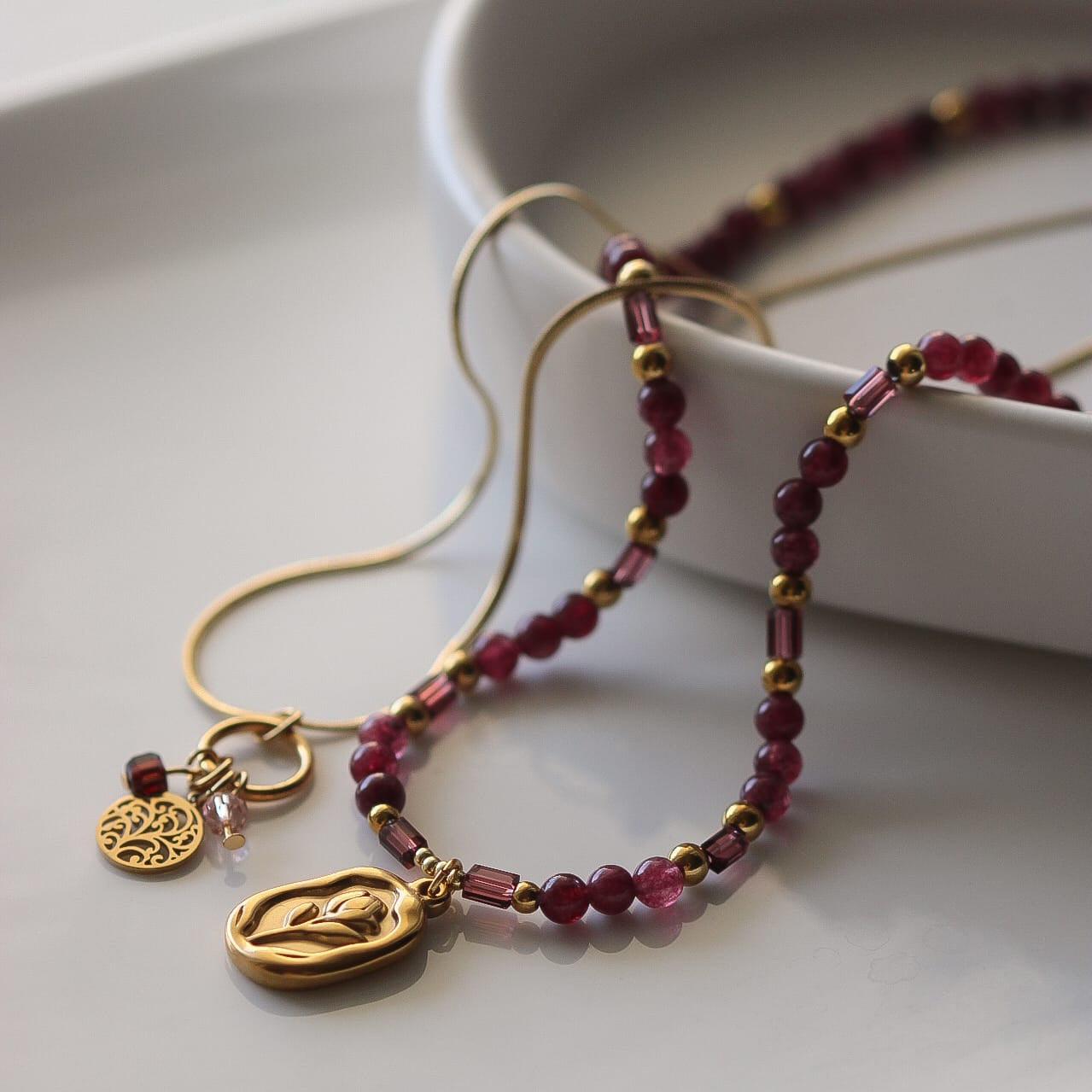 Rosalia Halskette, Granat