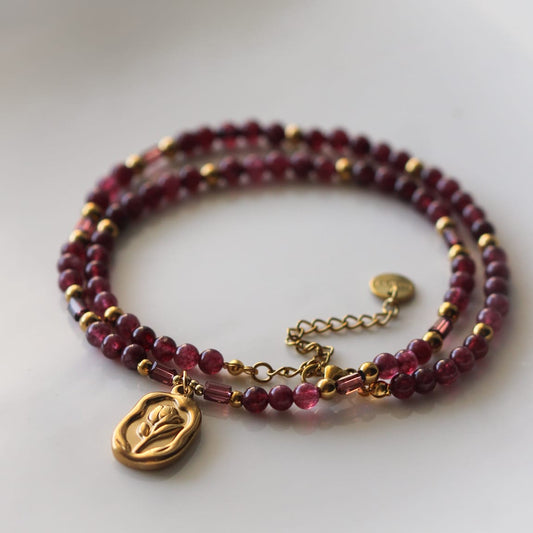 Rosalia Halskette, Granat