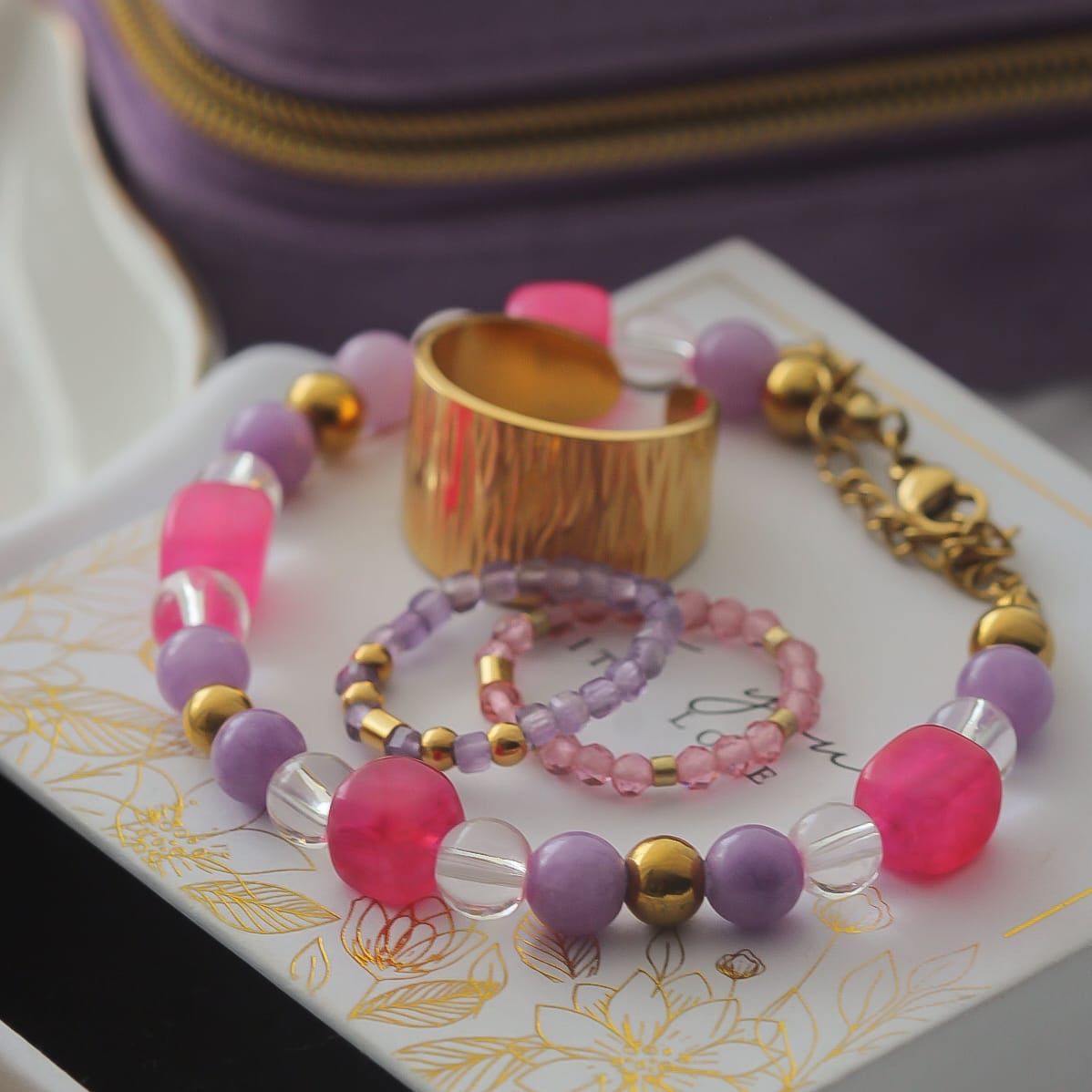 Karolina Armband, Edelsteine