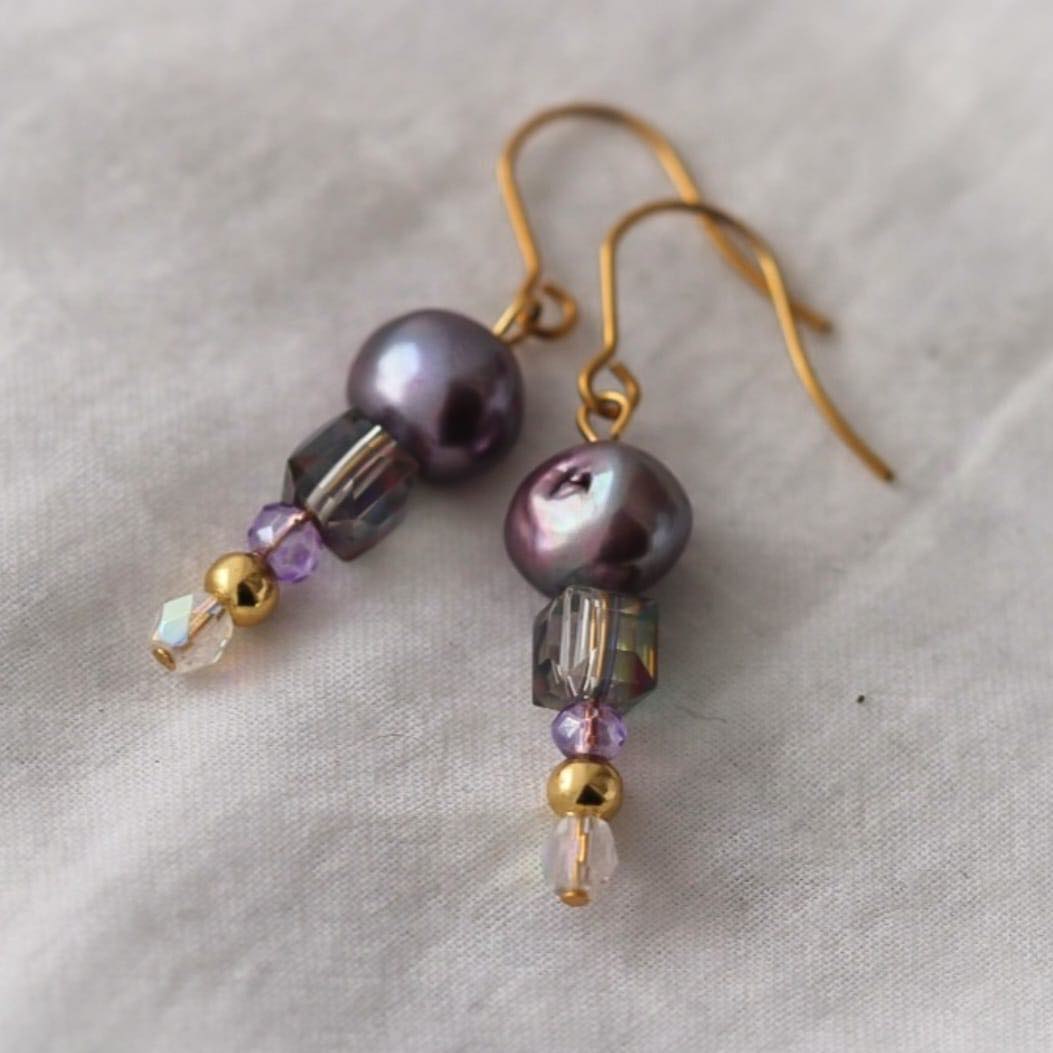 Violet Vergoldete Ohrringe mit Süßwasserperlen