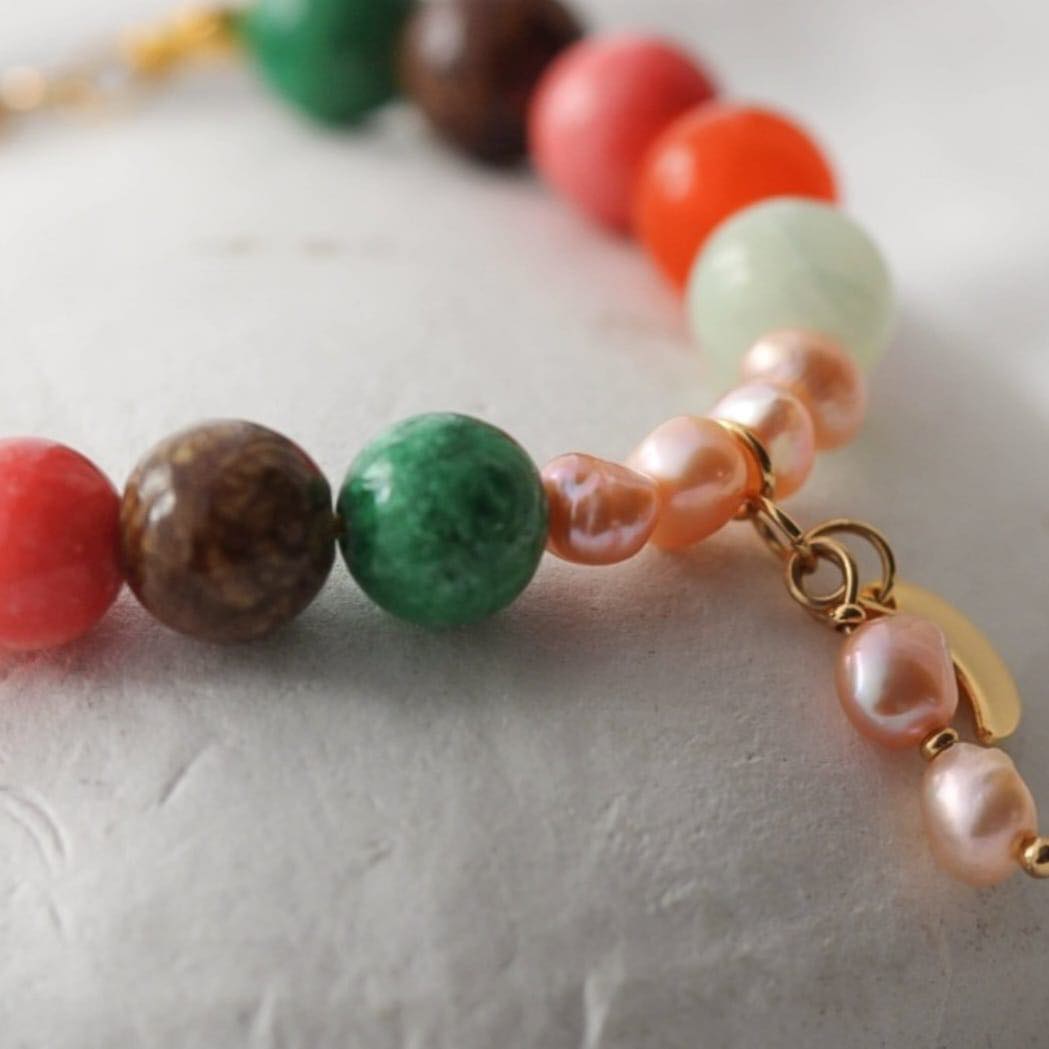 Mond Armband aus bunten Marmor Steinen und Süßwasserperlen