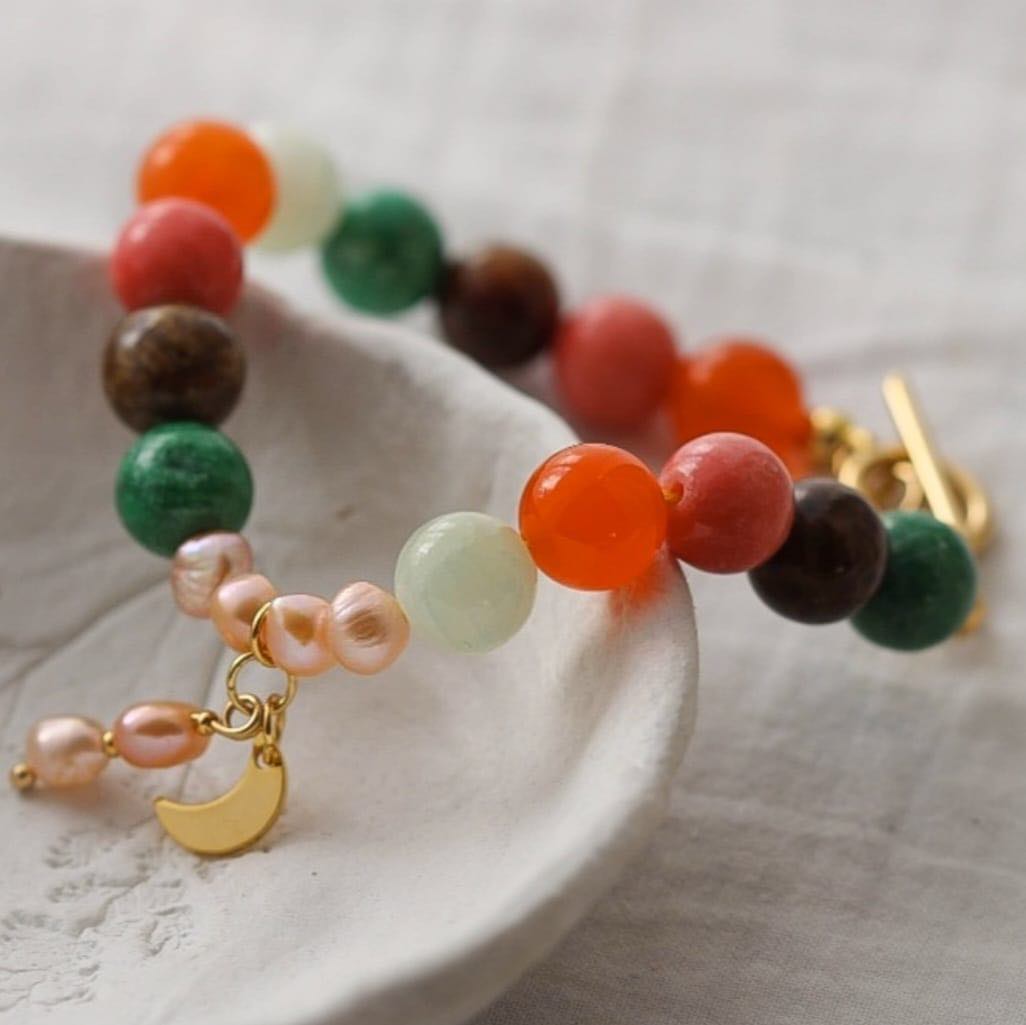 Mond Armband aus bunten Marmor Steinen und Süßwasserperlen