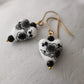 Floral Black Vergoldete Ohrringe mit Porzellan Anhänger