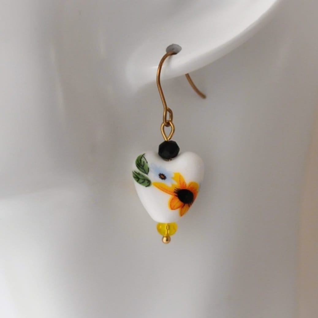 Floral Yellow Vergoldete Ohrringe mit Porzellan Anhänger