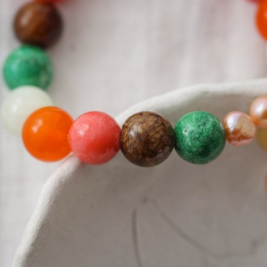 Mond Armband aus bunten Marmor Steinen und Süßwasserperlen