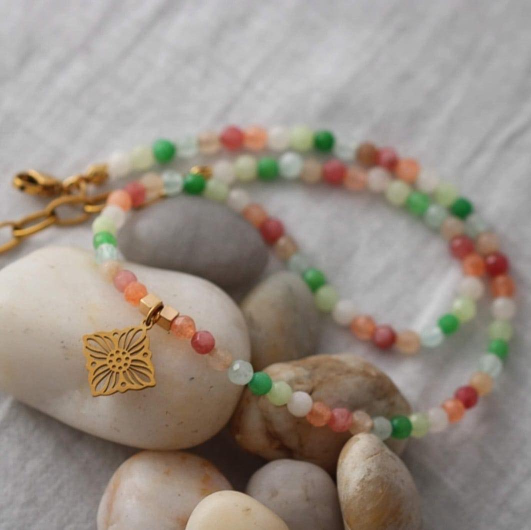 Lilo Vergoldete Halskette mit Jade Steinen und Anhänger