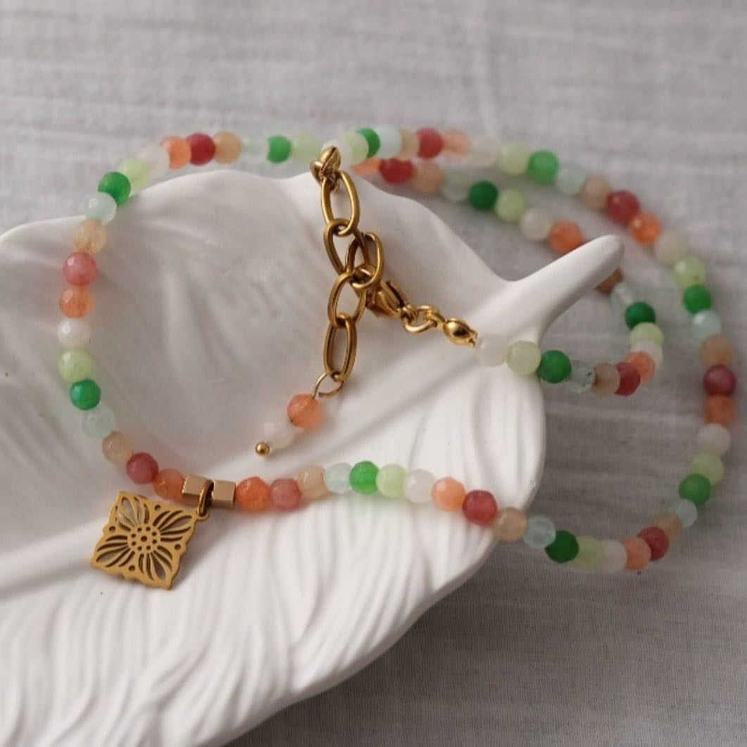 Lilo Vergoldete Halskette mit Jade Steinen und Anhänger