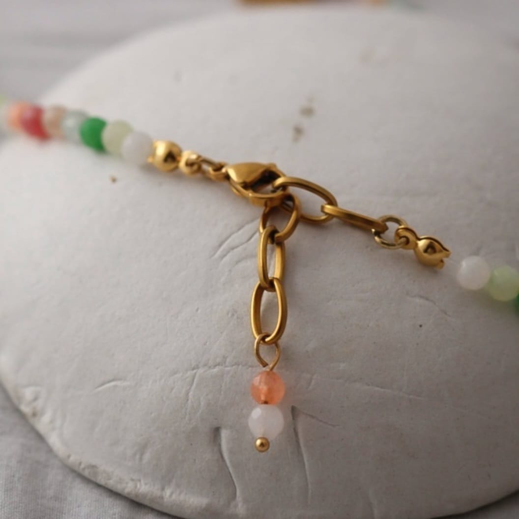 Lilo Vergoldete Halskette mit Jade Steinen und Anhänger