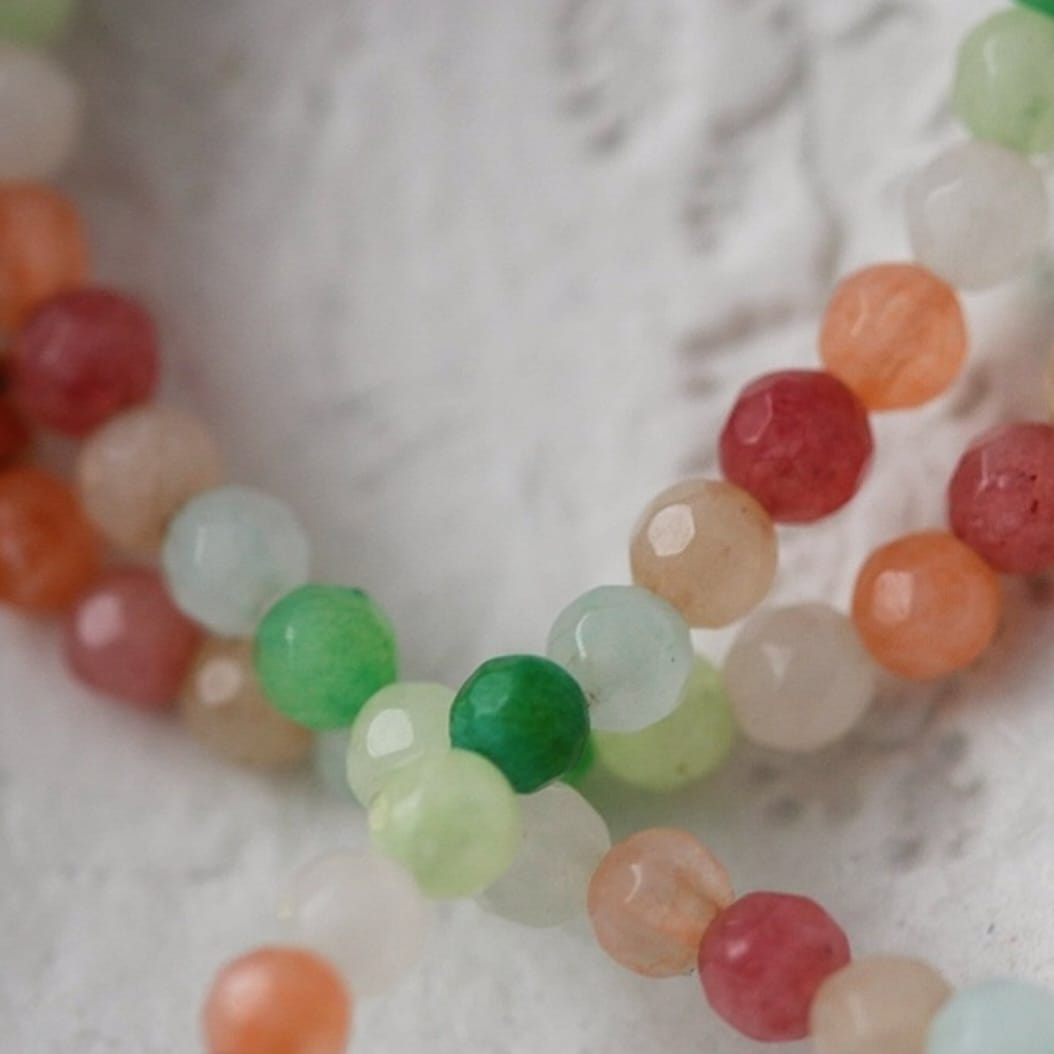 Lilo Vergoldete Halskette mit Jade Steinen und Anhänger