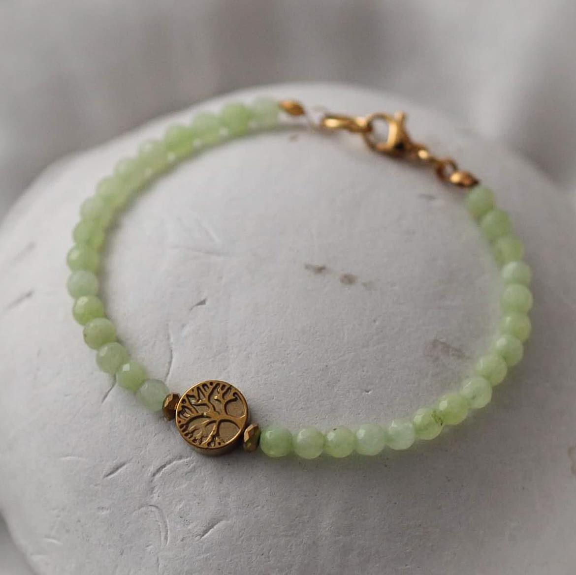Lebensbaum Armband aus Jade und Hämatit Steinen
