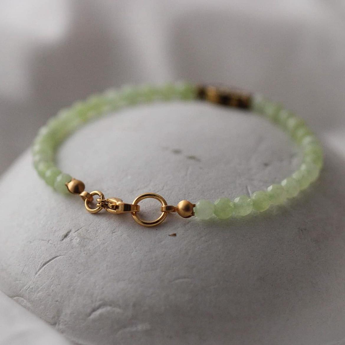 Lebensbaum Armband aus Jade und Hämatit Steinen