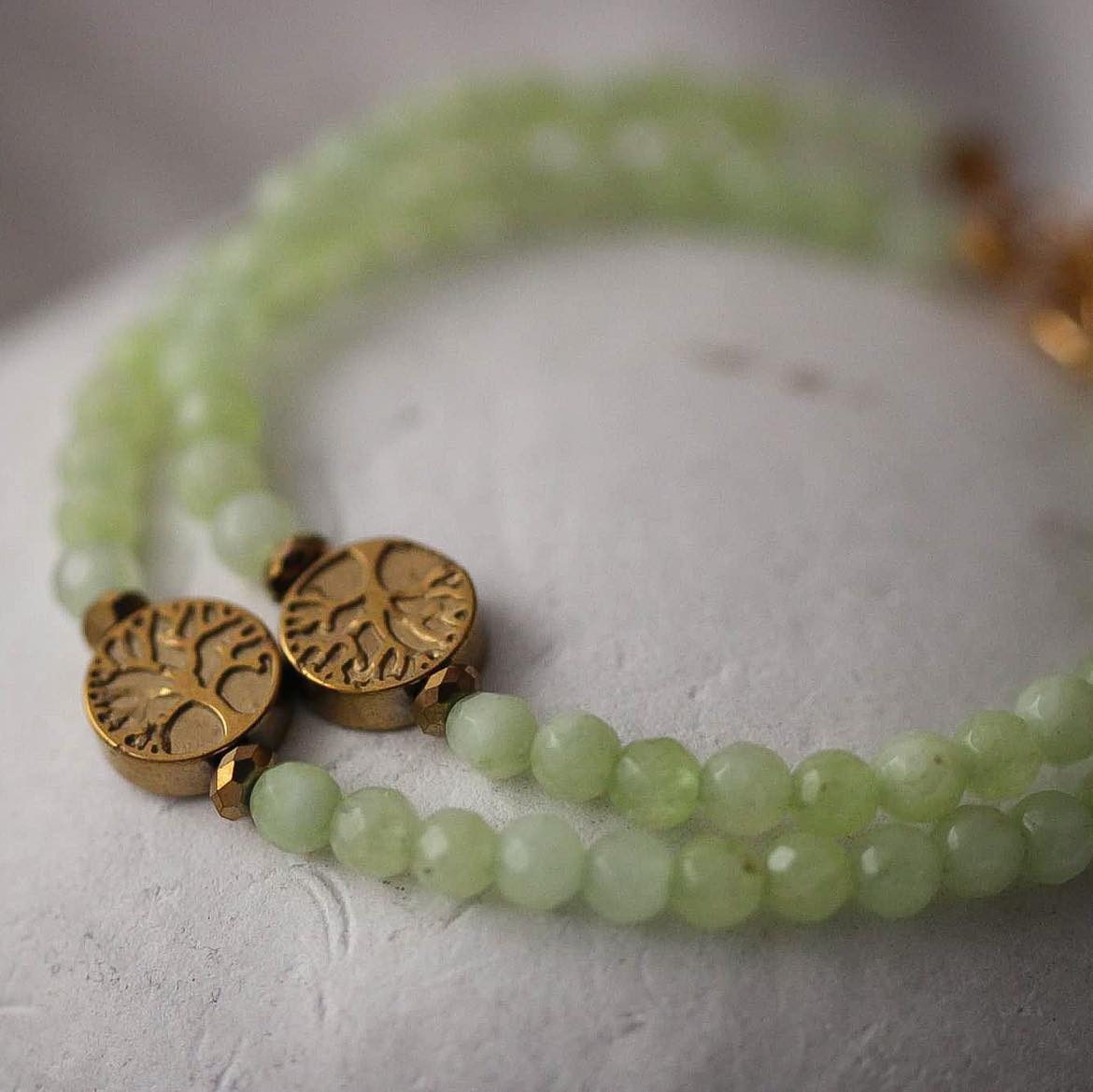Lebensbaum Armband aus Jade und Hämatit Steinen