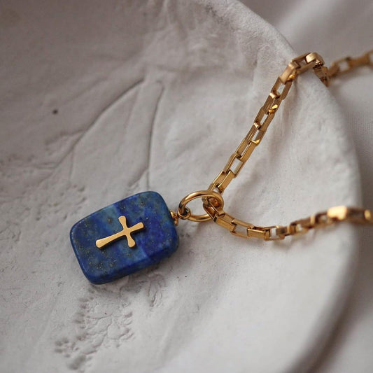 Eva Vergoldete Halskette mit Lapislazuli Anhänger