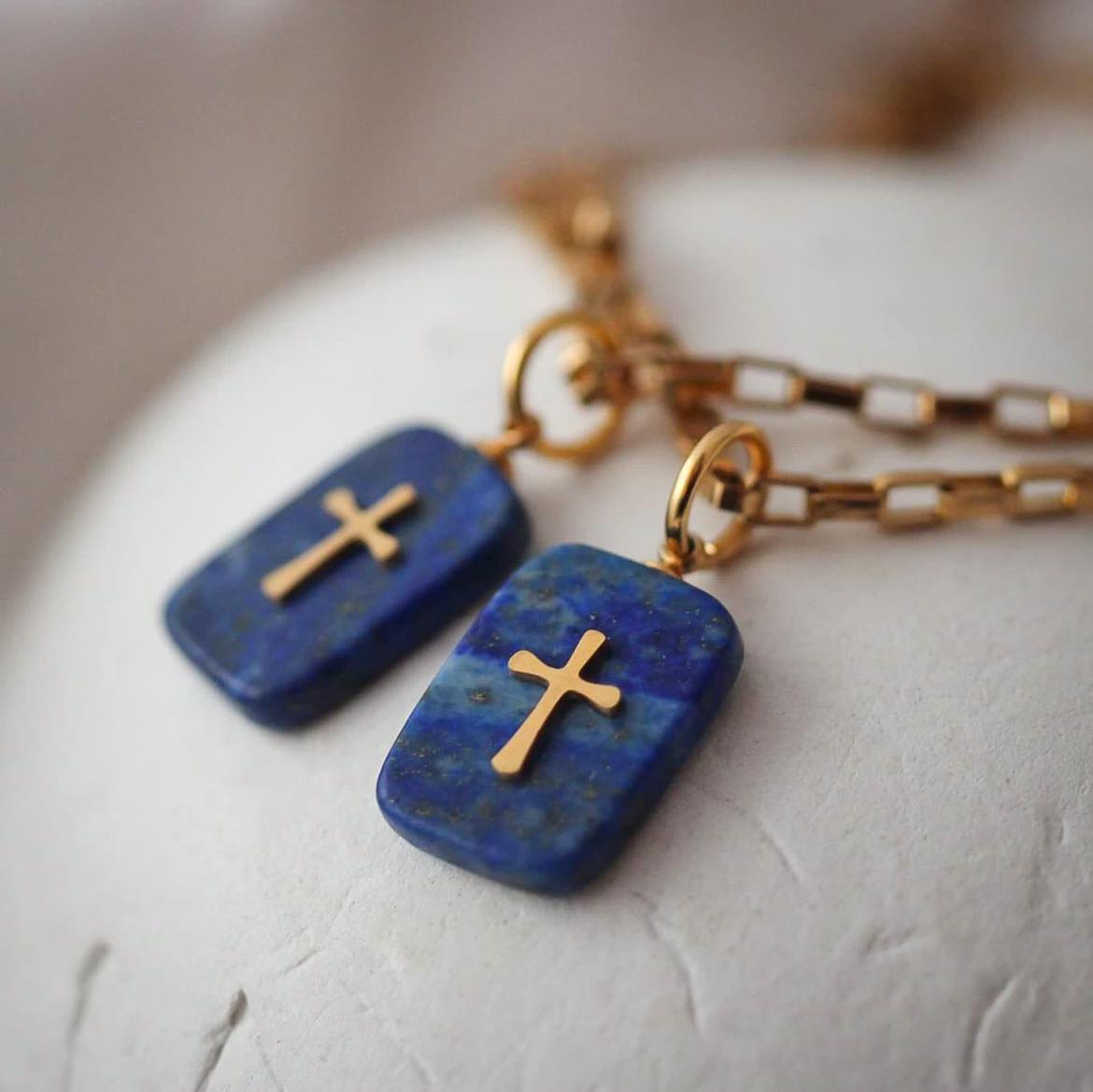 Eva Vergoldete Halskette mit Lapislazuli Anhänger