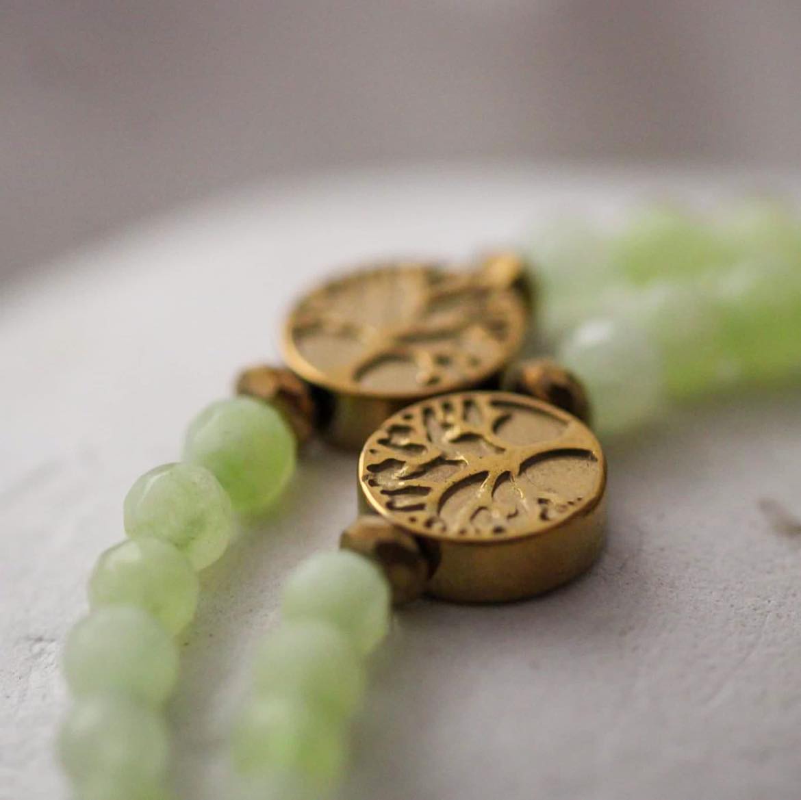 Lebensbaum Armband aus Jade und Hämatit Steinen