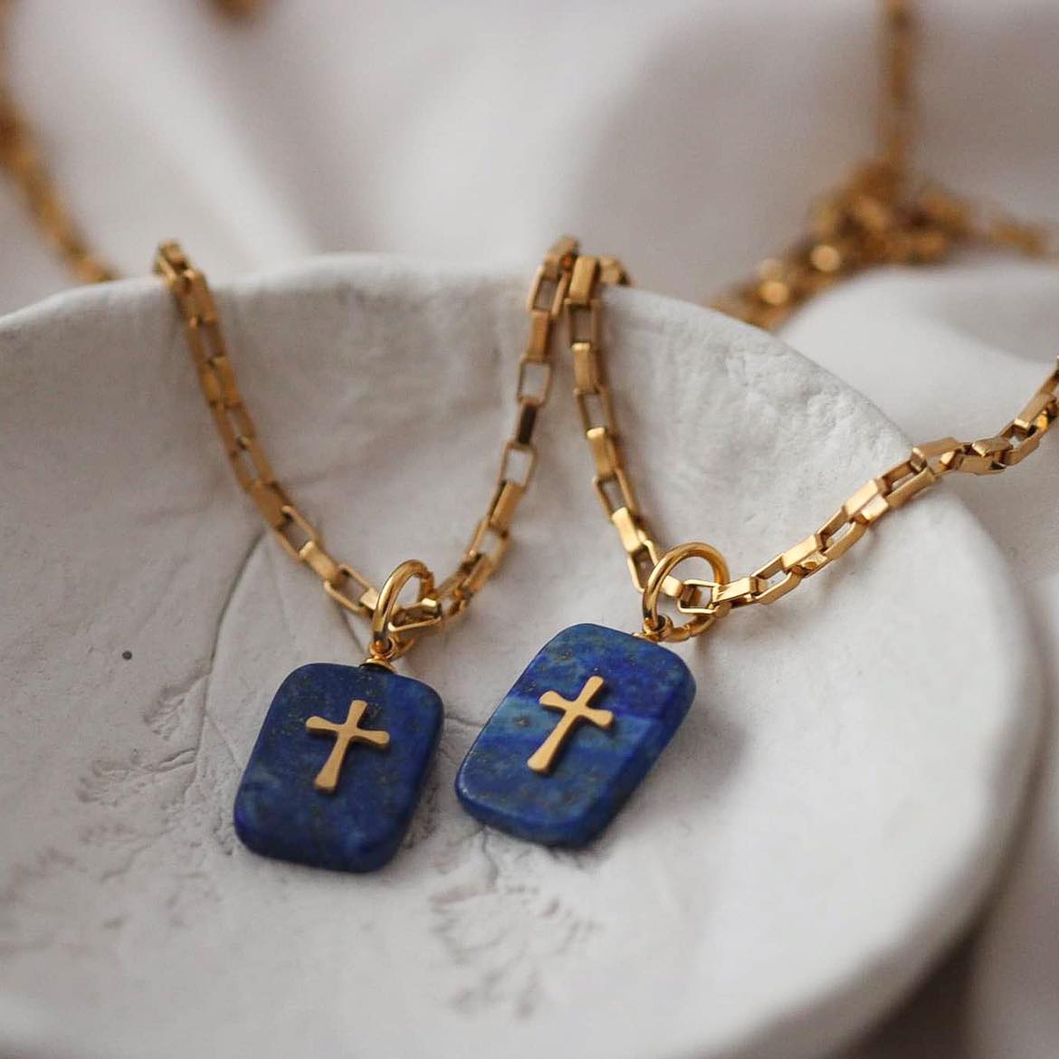 Eva Vergoldete Halskette mit Lapislazuli Anhänger