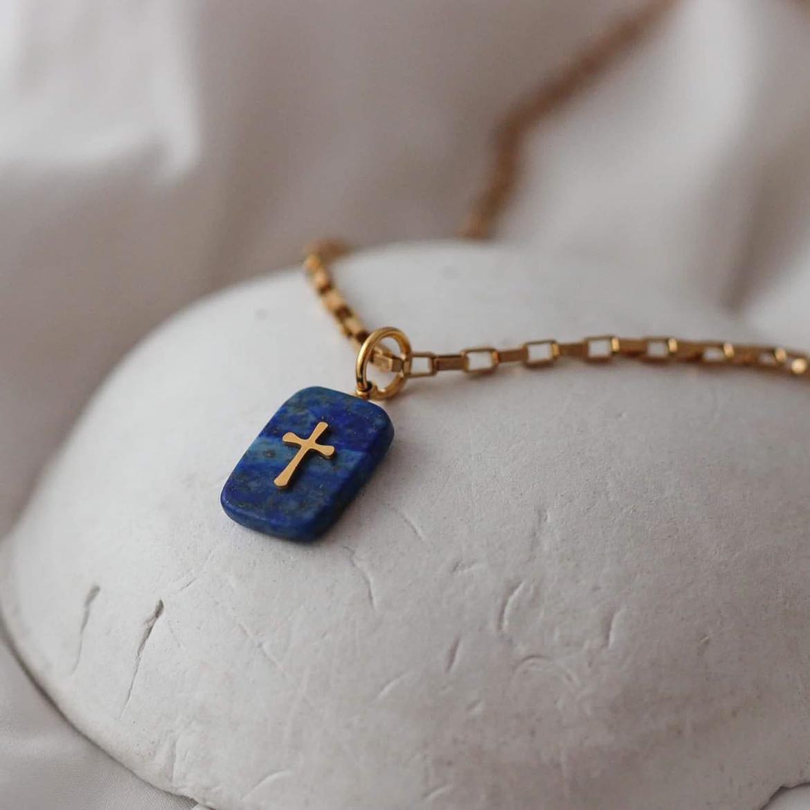 Eva Vergoldete Halskette mit Lapislazuli Anhänger