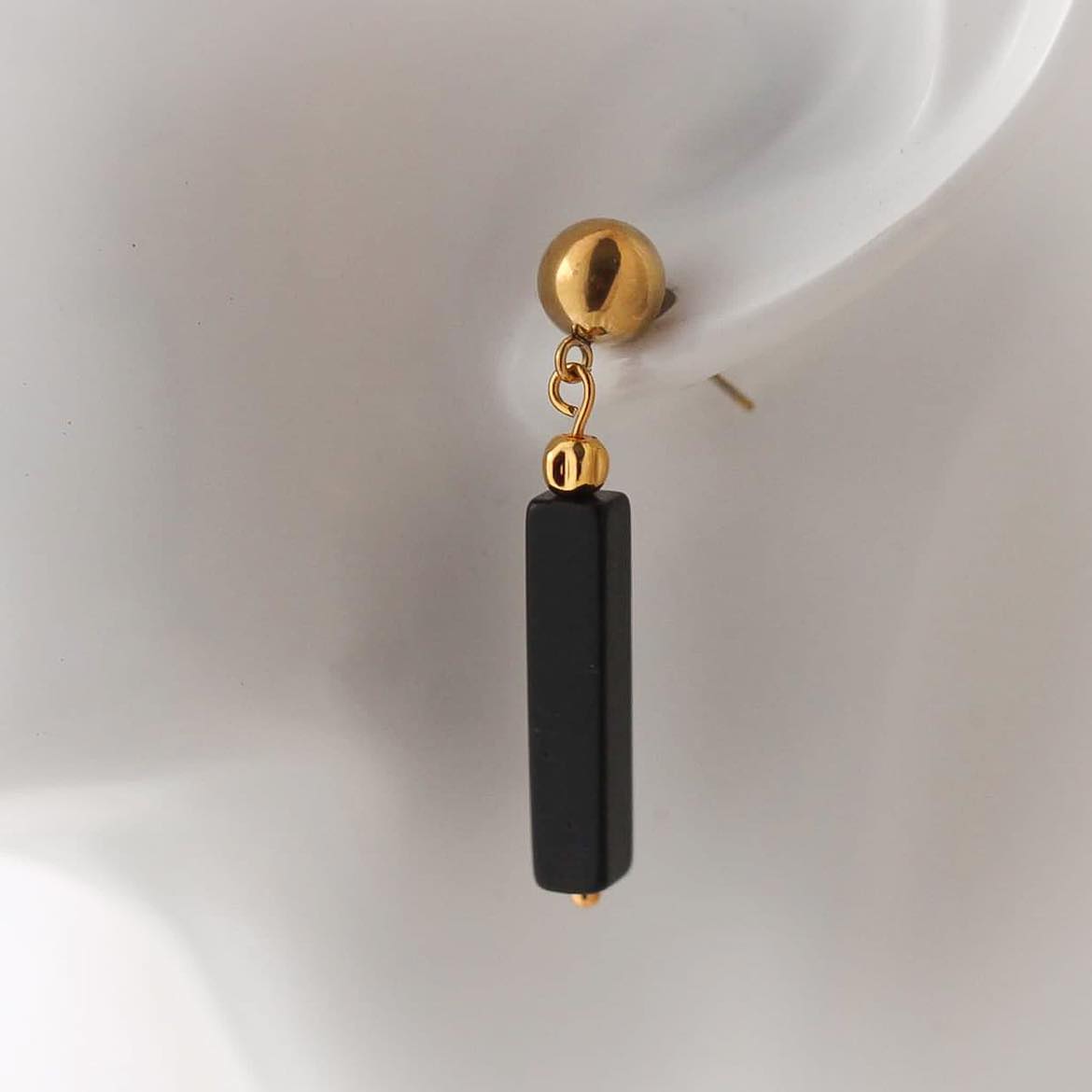 Black Lady Vergoldete Ohrringe mit Obsidian und Hämatit