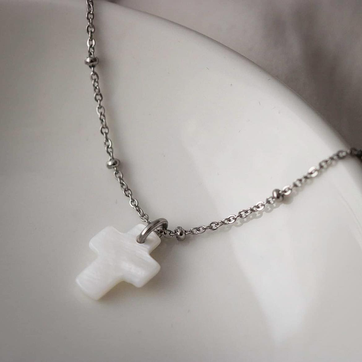 Cross Halskette mit Perlmutt Anhänger